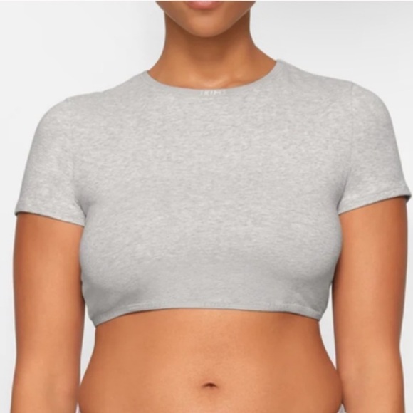 SKIMS Cotton Logo Super Cropped T Shirt in Light Heather Grey Size 4X NWT - Picture 1 of 8